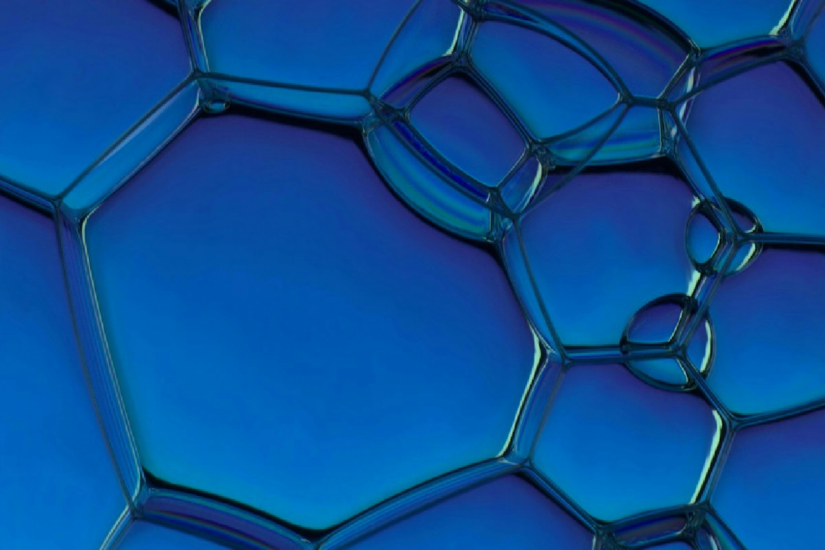 Nel 2026 i bagni cambiano volto: colori intensi per un’eleganza e un’atmosfera rinnovate