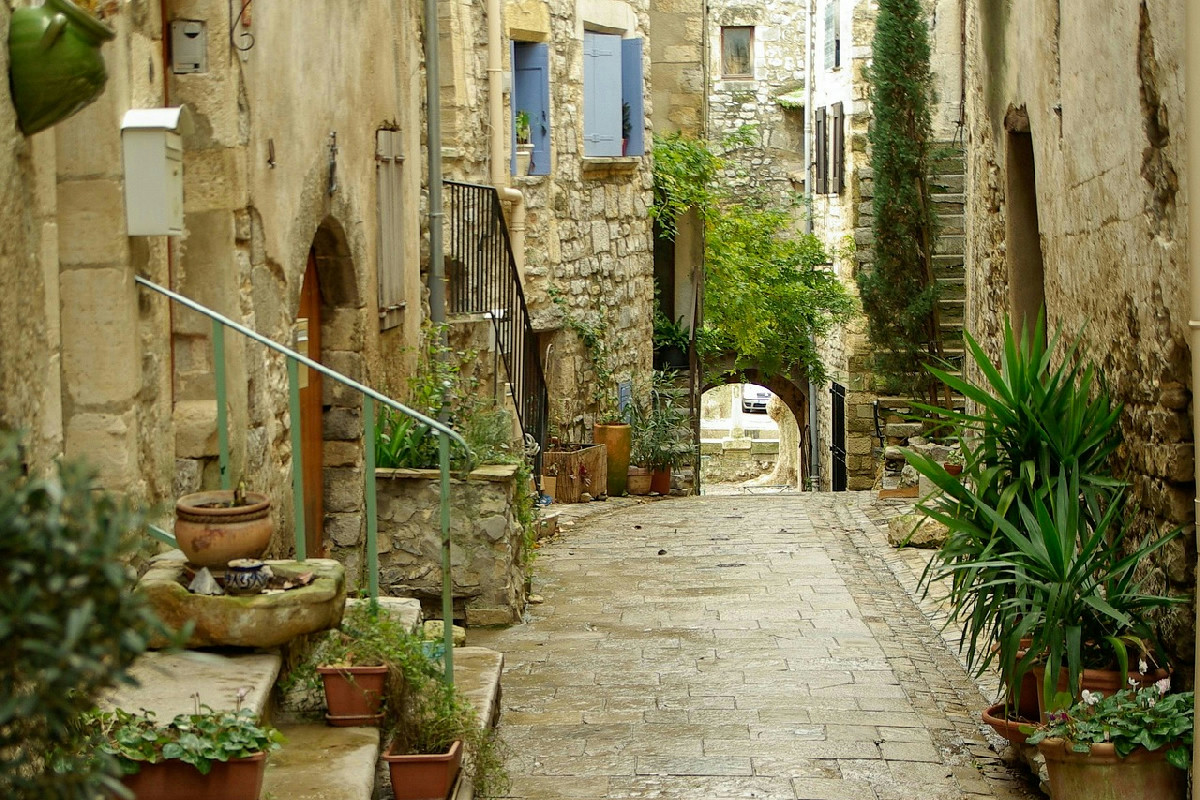 Un antico borgo italiano svela simboli misteriosi e una storia affascinante da scoprire