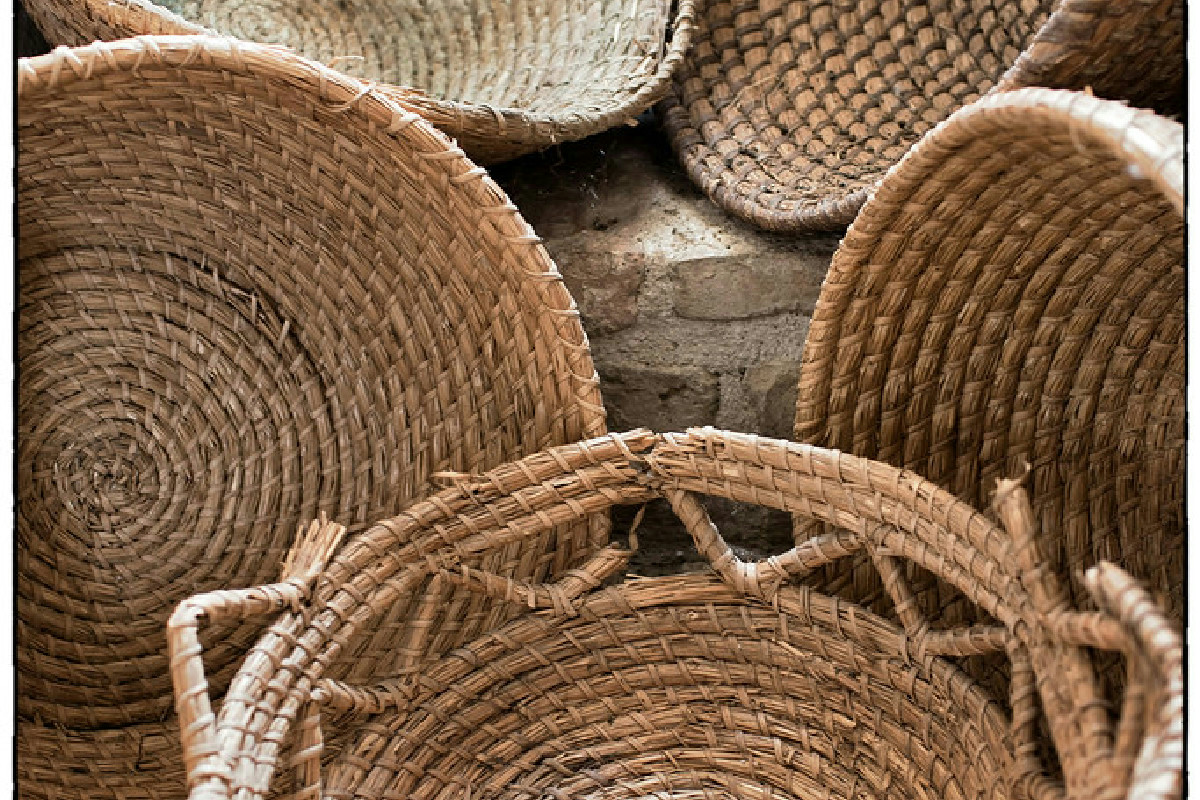 Cesti di vimini sulla parete: 5 modi per trasformare l’ambiente in uno spazio boho unico