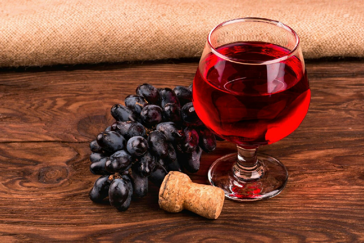 Vino rosso o bianco a Natale: scegli il calice migliore per esaltare il gusto senza errori